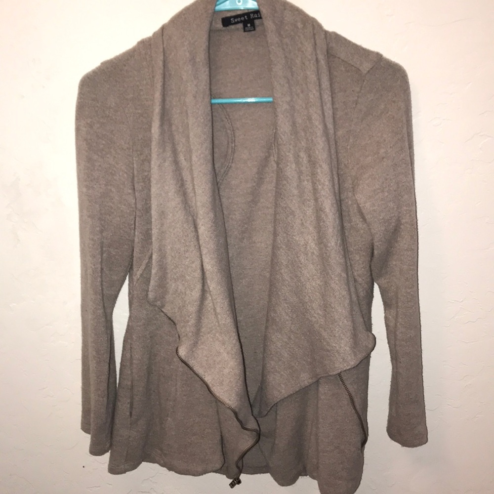 Tan front color jacket with zipper
